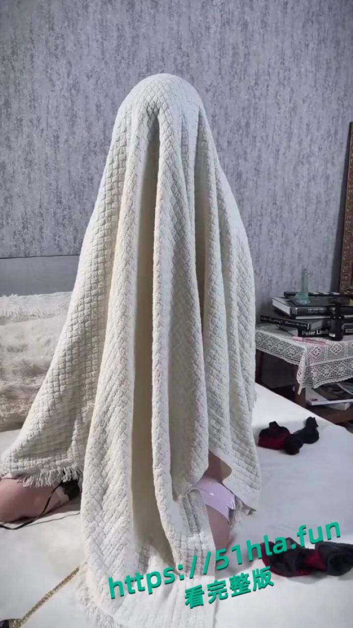 极品美少女【敏绮】酒店露脸调教视频流出，双手被缚嫩乳立挺，白虎小穴被震动棒玩弄到淫水狂喷！-3