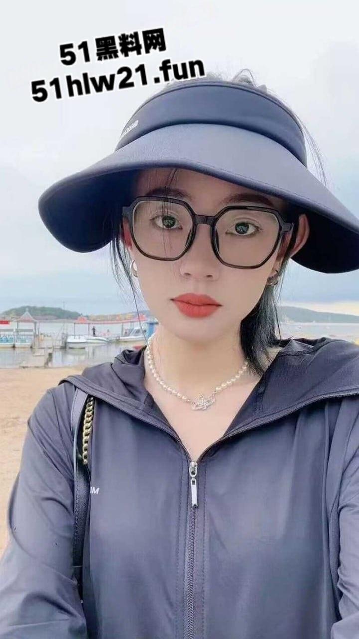 广州职业学院【赵慧】极品反差眼镜妹,身材纤细修长酒店被男友暴力后入,完美蜜桃臀真是太诱人了。-8