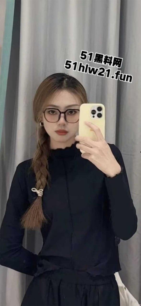 广州职业学院【赵慧】极品反差眼镜妹,身材纤细修长酒店被男友暴力后入,完美蜜桃臀真是太诱人了。-9