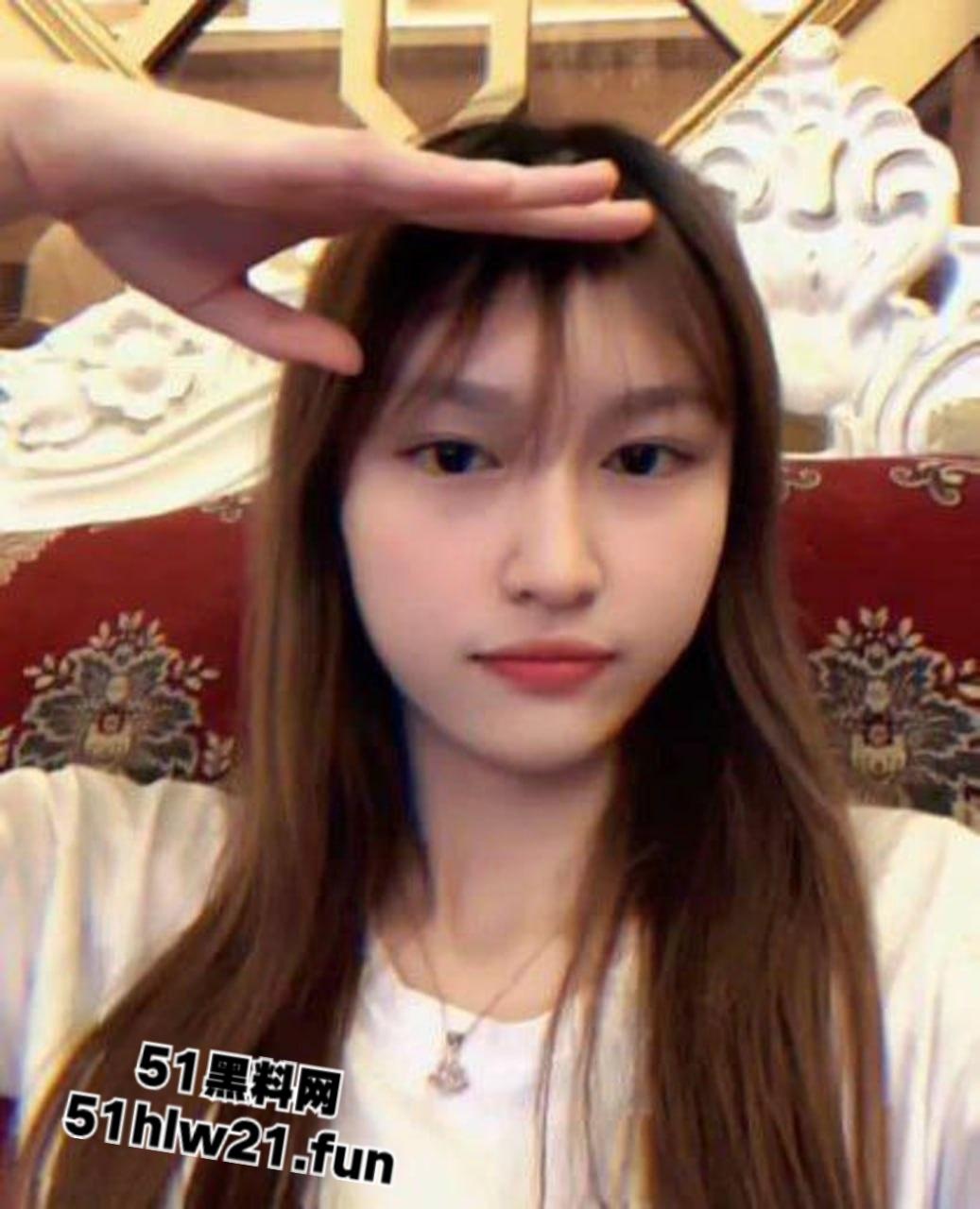 长沙理工大学【刘思汝】被土豪重金包养，天天被操实在受不了后直接跑路拉黑，金主一气之下曝光骚货。-2