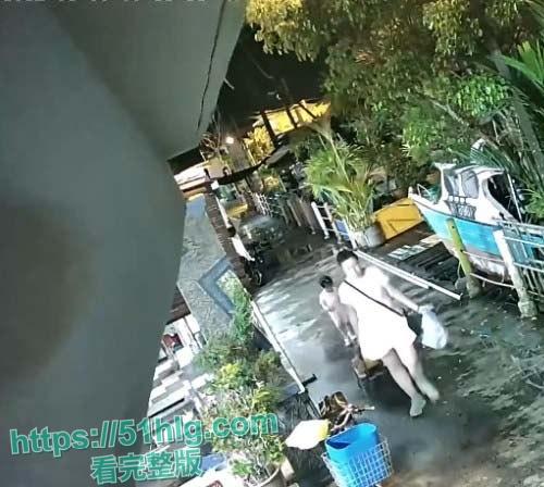 国外大瓜！【马来西亚吉胆岛】 一宝妈因争夺抚养权问题 深夜携3岁女儿跳海轻生 监控记录全程 结局令人惋惜-5