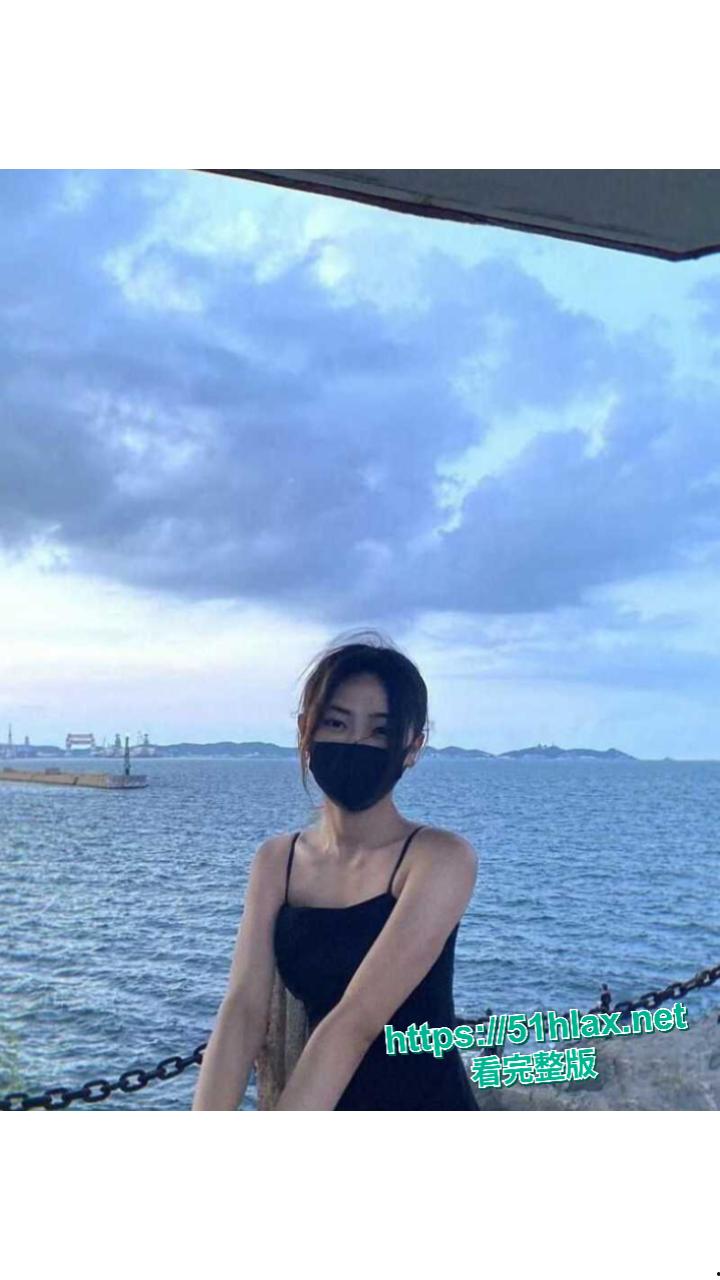 大连金州区李瑶泄密黑丝足交精油揉踩男友肉棒 第一视角感受骑马!-3