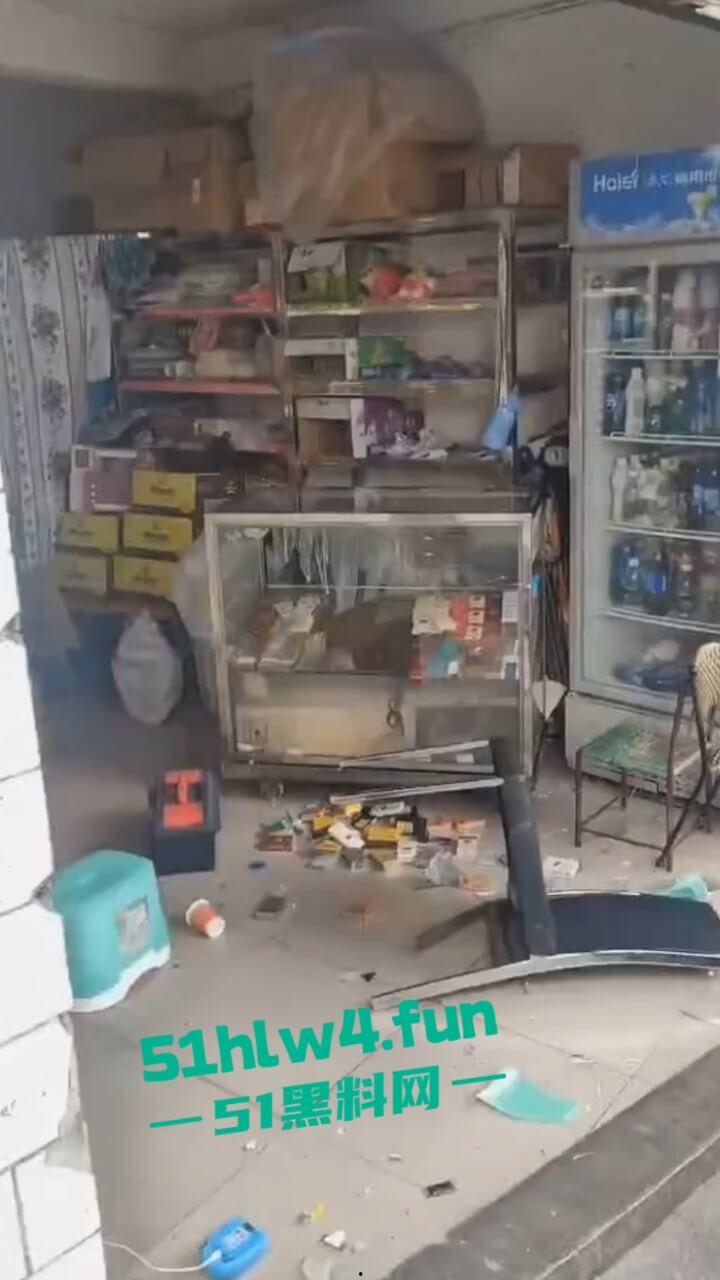 四川女司机驾车失控，撞向路边5名老人导致1死4伤，疑似电车刹车失灵现场视频流出。-7