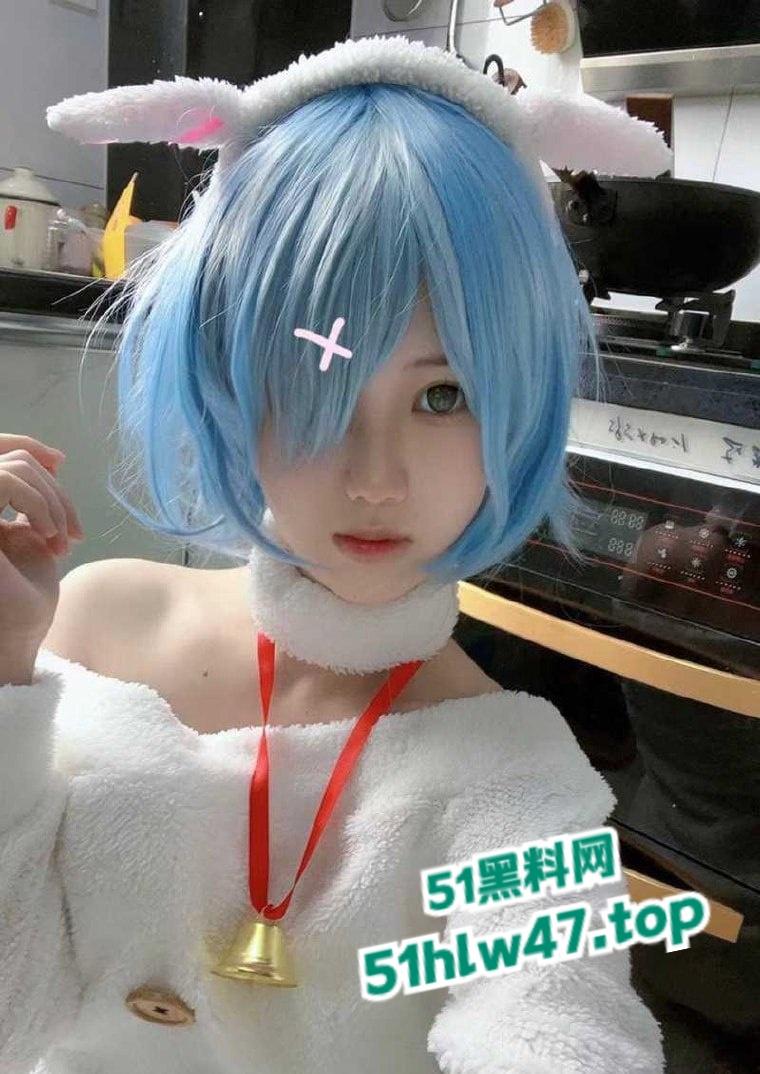 抖音极品萝莉【小佳呆呆的】定制福利流出,锁骨痣加同款手链完全实锤本人无疑,果然福利姬才是出路!-5