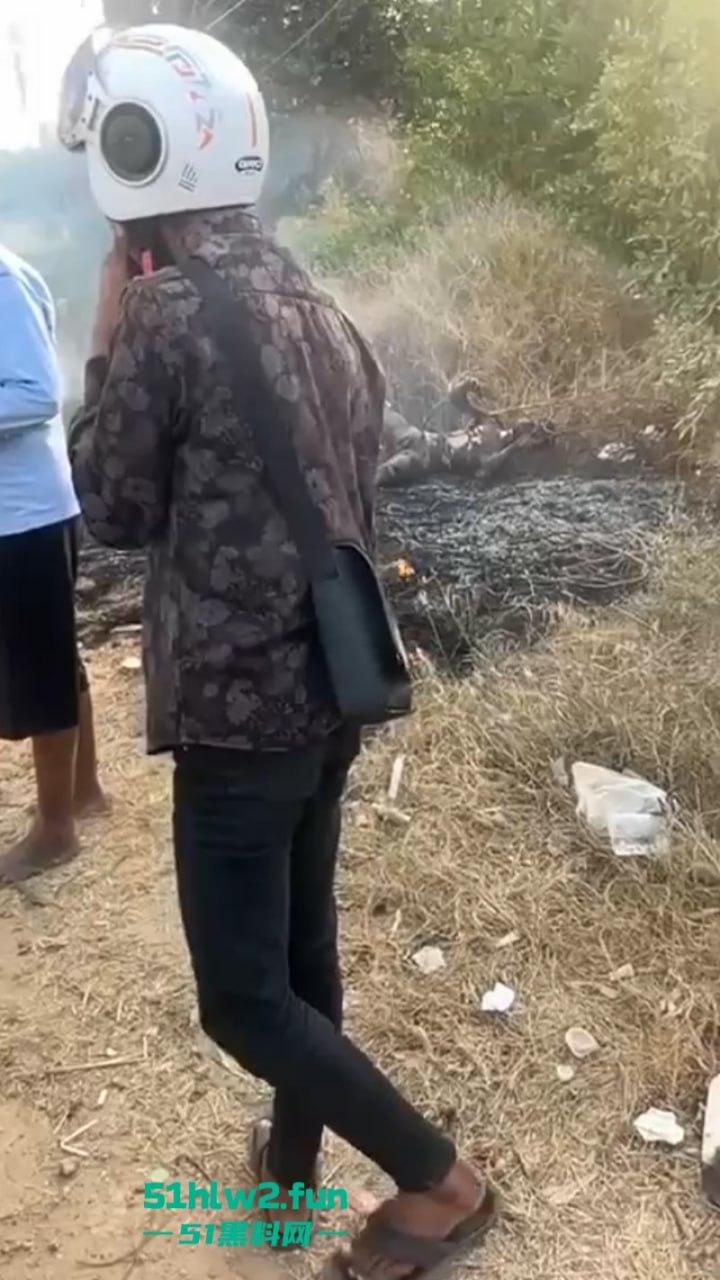 柬埔寨金边【坎达尔】惊现一燃烧尸体,尸体呈扭曲僵硬状态,疑似园区猪仔被毁尸灭迹?-1