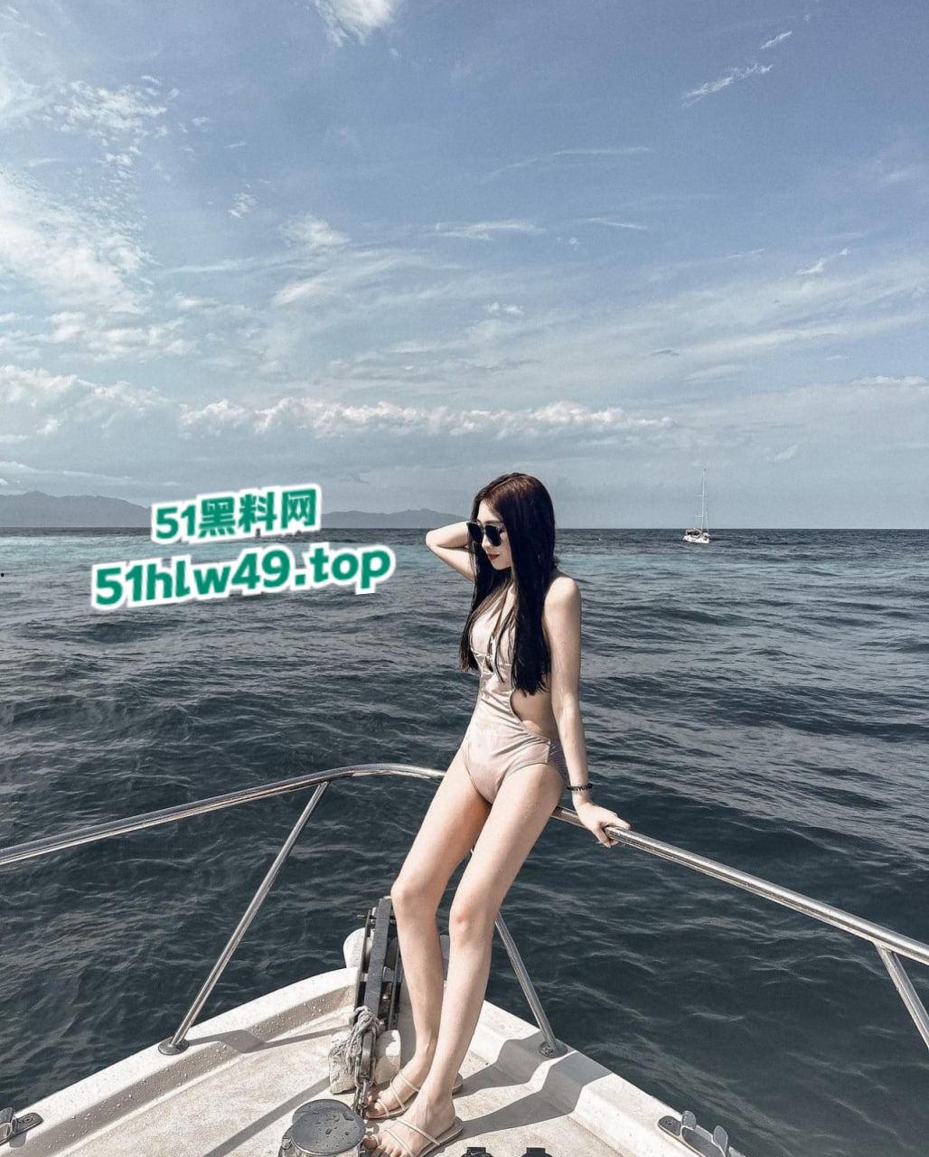 抖音知名性感母狗【滨海徐记面馆老板娘】粉鲍肥臀身材一流，晚上喜欢会讨好榜一大哥的鸡巴。-8