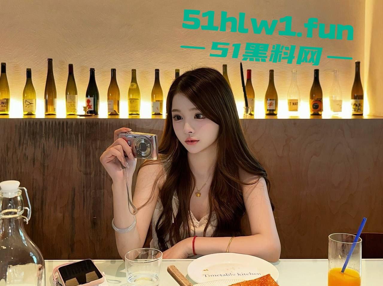 绝美身材校花女神，童颜巨乳御姐身材，肌肤白嫩腿长逆天，被富二代男友包养，酒店浴缸吃鸡激情爆操。-9