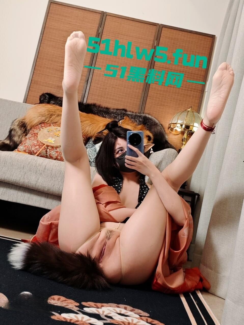 超火的cos女神【奶咪】身材超赞的极品女神,奶大腿长肌肤白,最新cos黑神话萍萍展示完美粉嫩小穴。-8