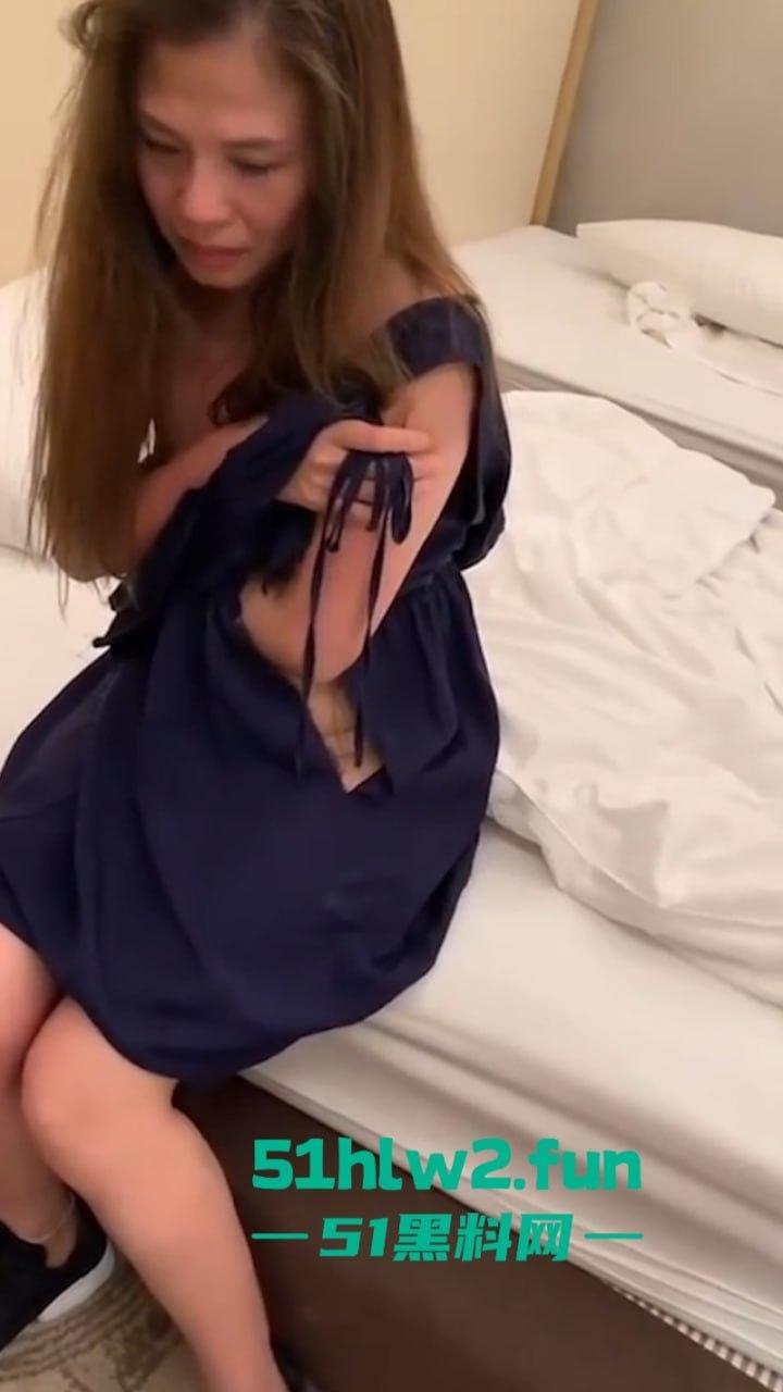 广东骚妇大年十五私会情夫酒店打炮,捉奸在床还狡辩自己什么都没做各种哭嘤嘤。-5