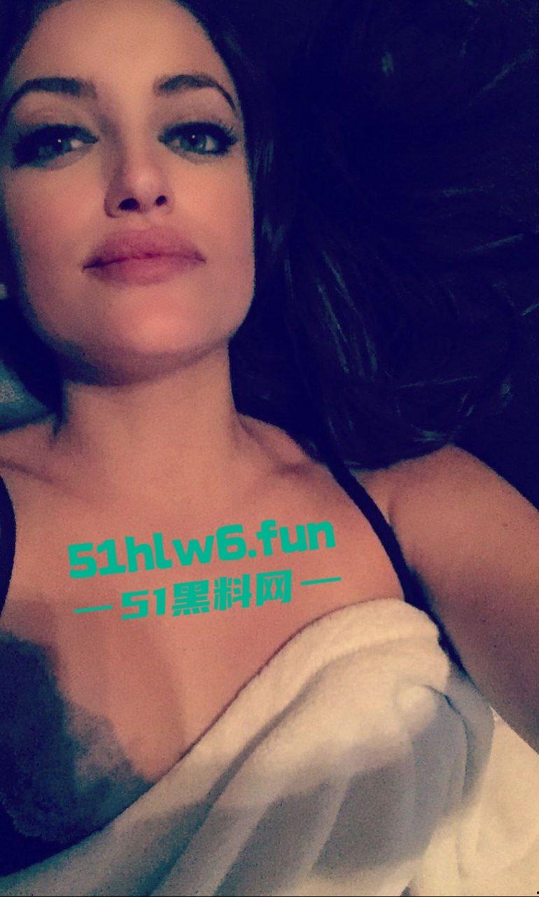 美国女演员【劳伦·贝德福特·罗素 Lauren Russell】裸照性爱视频被黑客曝光 这小穴是真嫩啊。