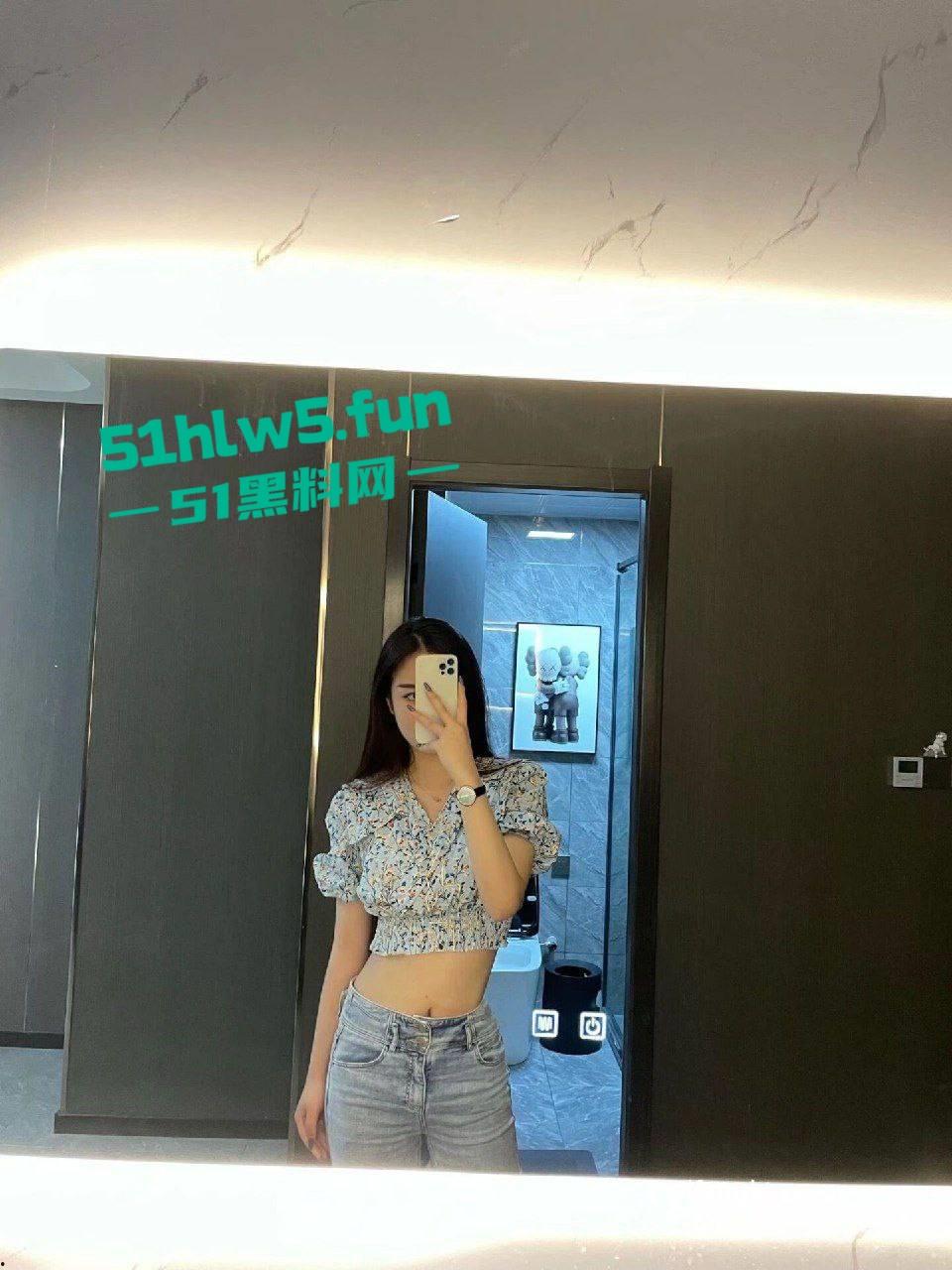 南京模特级女神【李怡楠】完美身材气质美女,惨遭开迈腾的小伙曝光性爱激情啪啪视频。-10