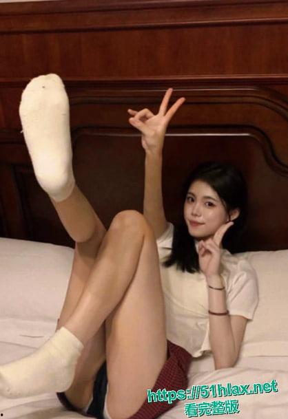 超高颜值校花颖宝被男友调教私拍泄露 可御姐可萝莉校花化身母狗 让人欲罢不能-5