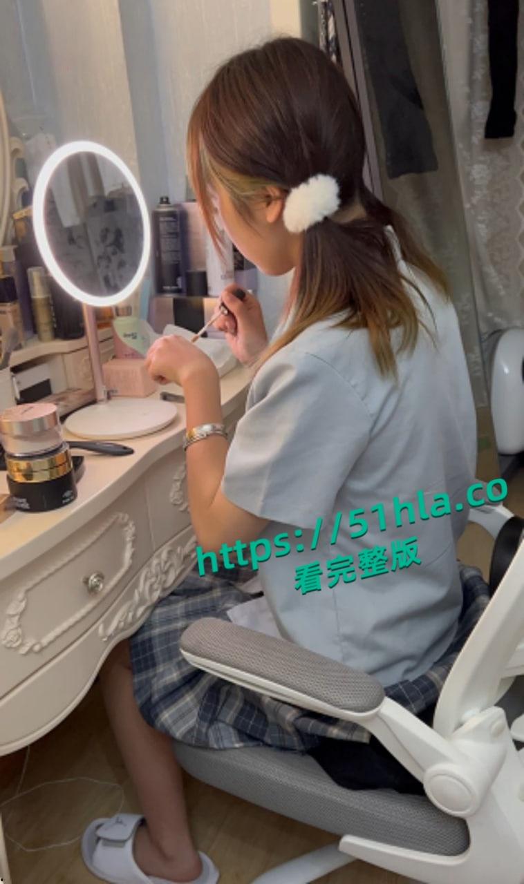 约啪大神【江南第一深情】成功拿下极品反差JK机车妹,闺房后入圆润翘臀蜂腰纤细浪叫极度诱人!-2