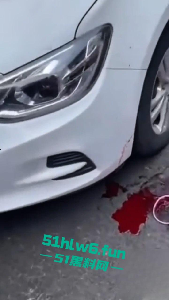 女子出轨被老公刀杀,两位云南夫妻在南京打工想不到已婚妻子竟出轨,遭老公连捅数刀当场身亡。-1