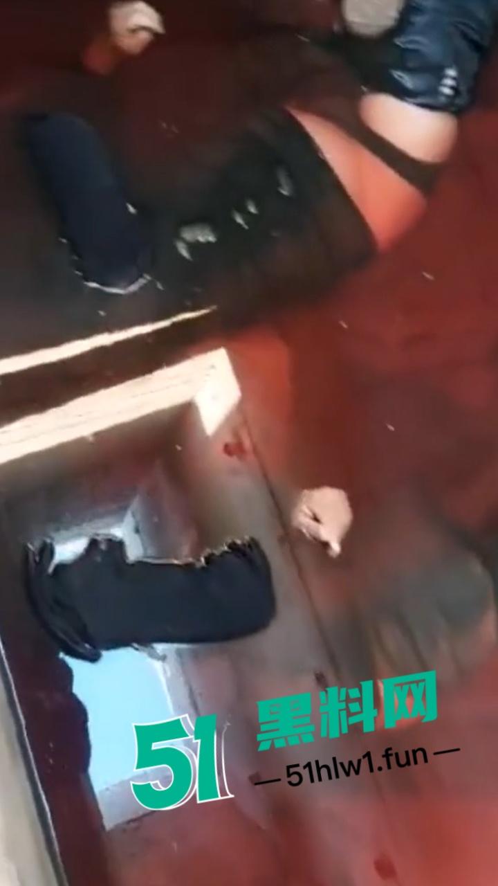 【血腥恐怖慎点】叙利亚惨烈现状沙姆解放组织,在当地肆意杀人视百姓如牛马,人民生活堪比地狱抛尸现场被曝光。-3