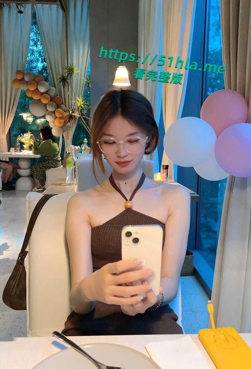 北大超美高财女不雅视频流出，气质女神被男友花式开发小骚穴，露脸口交无套内射玩法超淫！-3