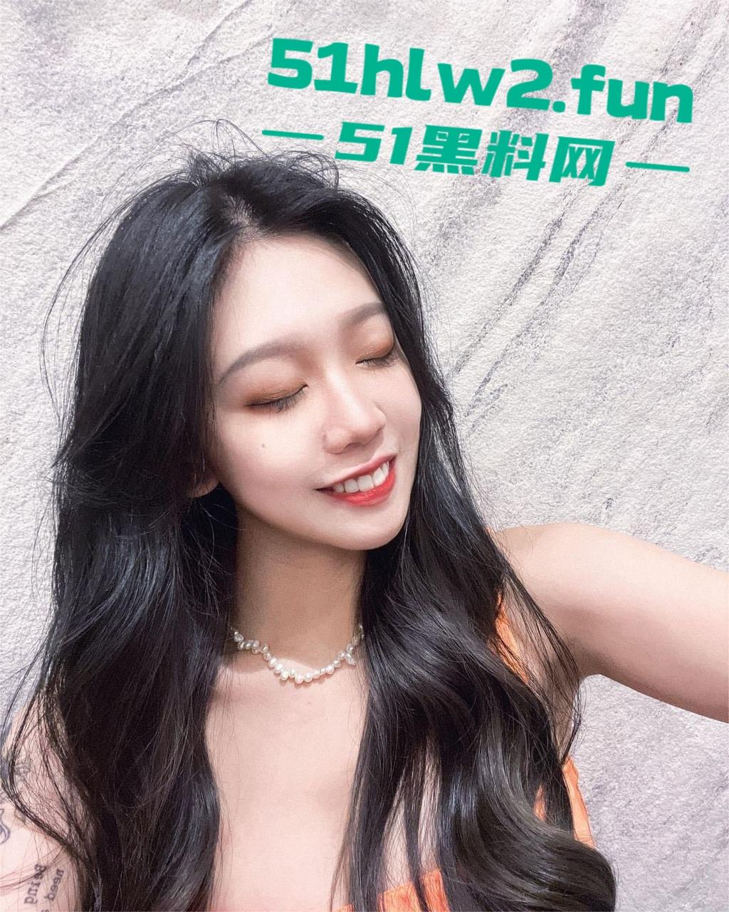 广州颜值学姐【徐艺淼】身材纤细颜值甜美,为了钱背着男友约啪老板颜值和身材男友的帽子都卖不完了吧。-4