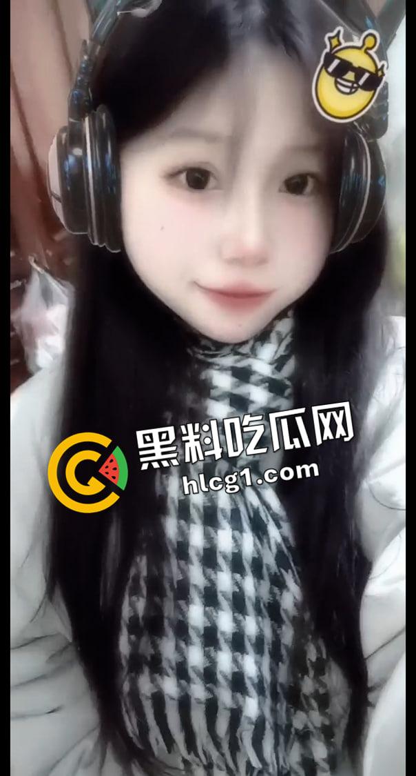 瓜友投稿!四川成都西北中学高三【李忠梅】渣女海王欺骗感情 风骚漏奶勾引 多平台账号实锤曝光-3