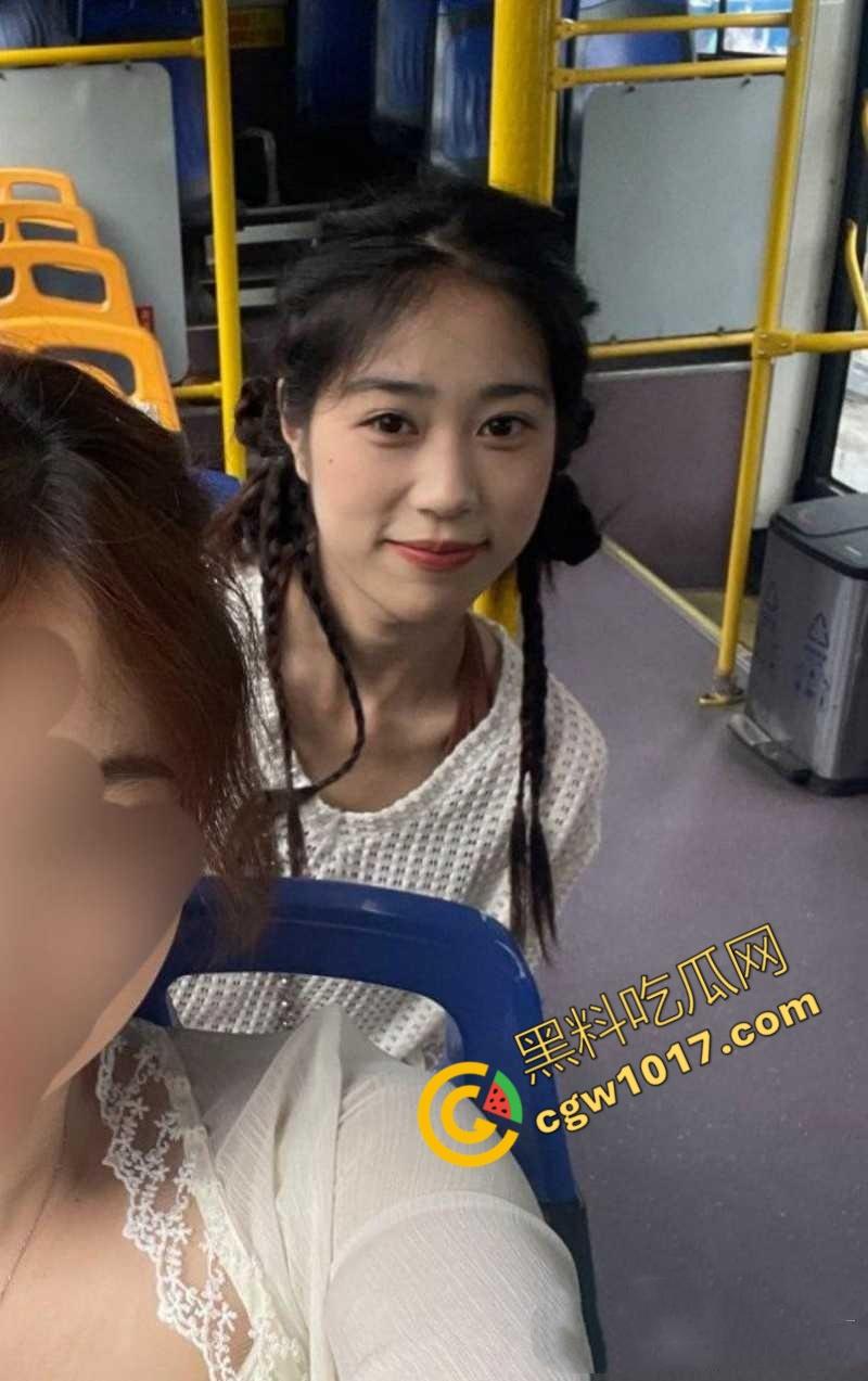 上海极品舞蹈生【杨萧颜】难以抵抗金钱诱惑,堕落为金主性奴,胯下侍奉爆筋肉棒,口技十分了得!-1