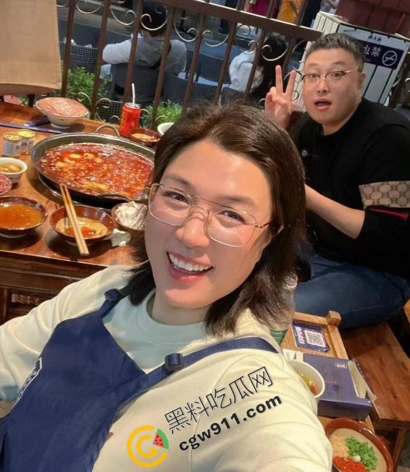 南京眼镜婊【朱长银】的诈骗帝国:勾引领导的大奶深喉吸精,靠身材换资源,骚穴裹屌无敌手-5