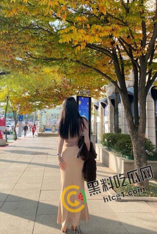 浙江高颜值女大学生 王瑶 为了赚钱买奢侈品 被金主包养高价定制露脸视频流出!-2