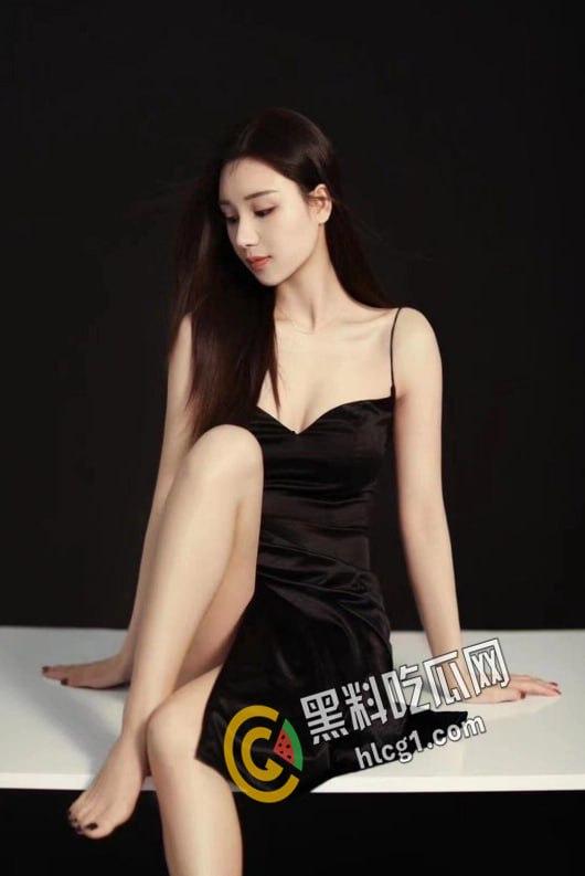 浙江高颜值女大学生 王瑶 为了赚钱买奢侈品 被金主包养高价定制露脸视频流出!-3