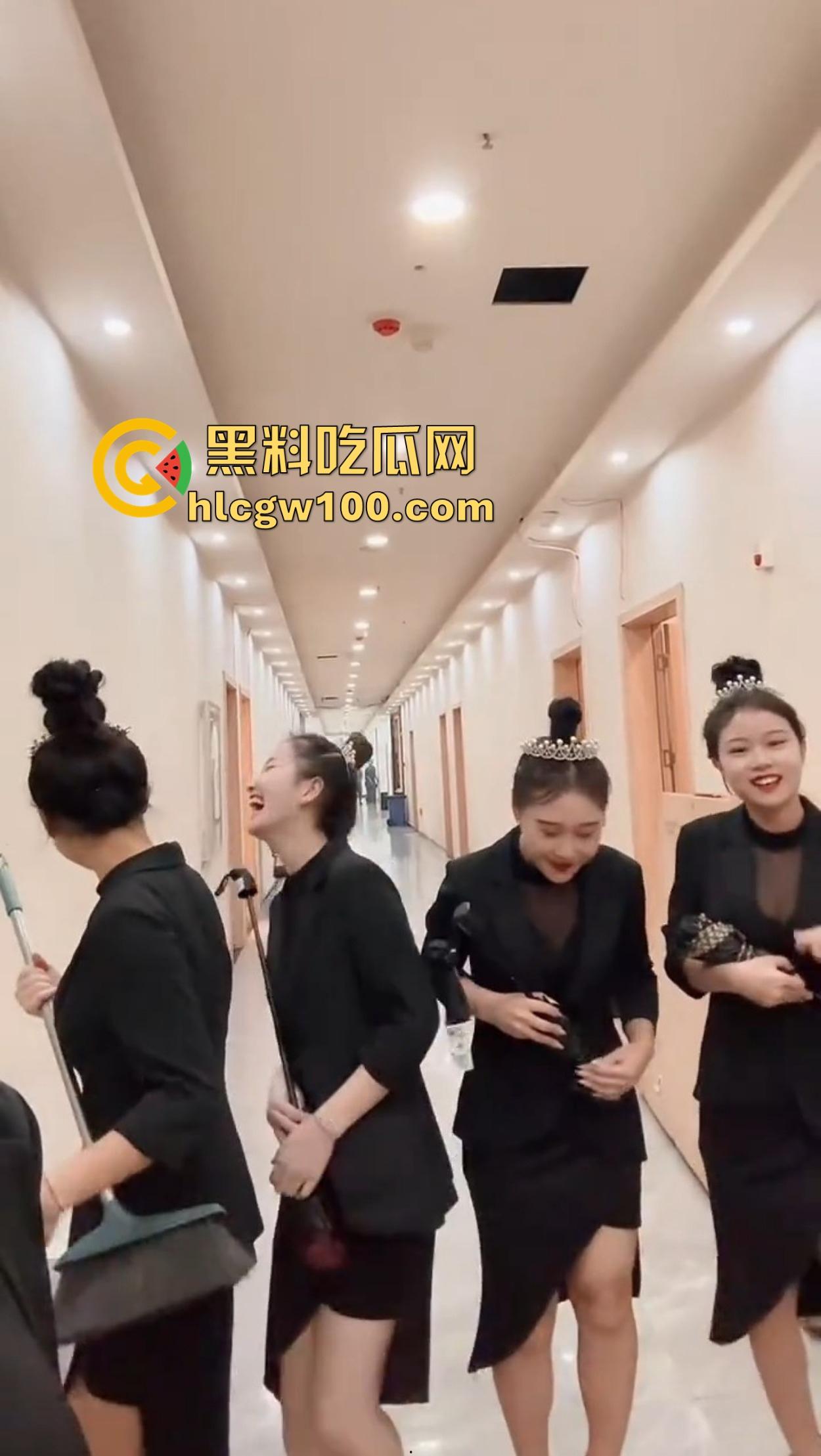 缅甸小姐姐的日常曝光,下班后颜值在线可甜可辣,生活不仅是开火车,瓜友速来当评委,看看缅甸妹子美到几分!-13