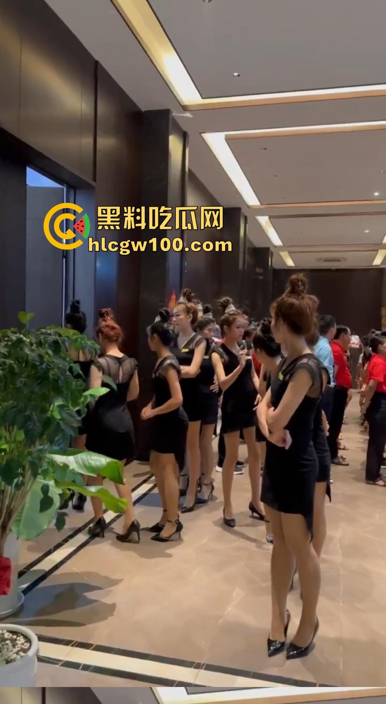 缅甸小姐姐的日常曝光,下班后颜值在线可甜可辣,生活不仅是开火车,瓜友速来当评委,看看缅甸妹子美到几分!-14