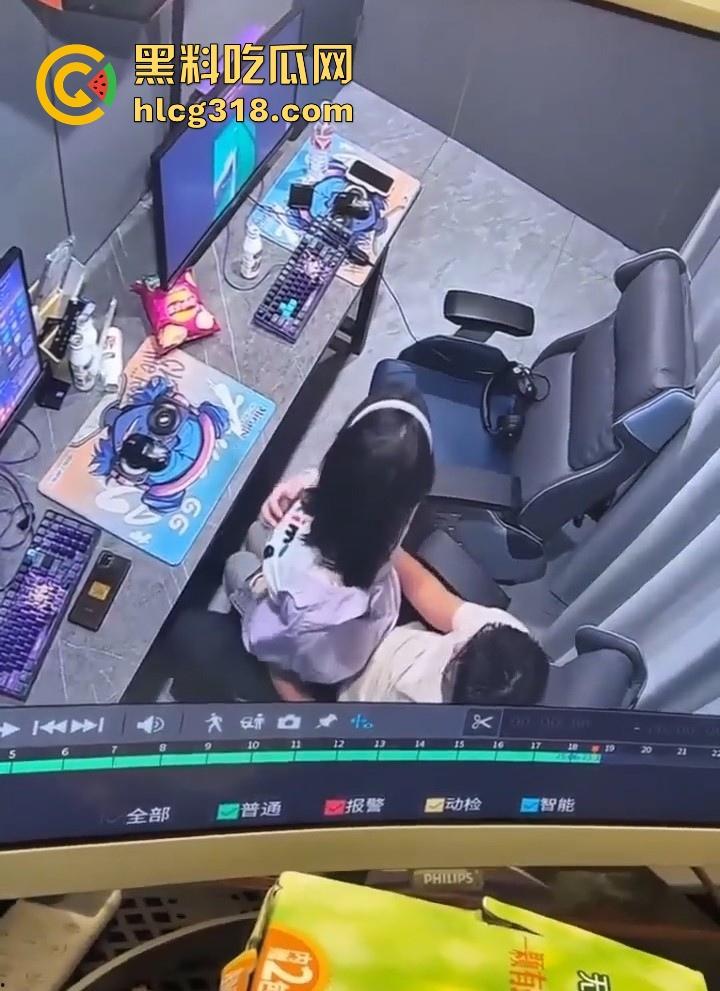 GO学长网吧包间大战微胖瓦学妹!放纵肉欲上位坐屌,粉嫩乳头清晰可见,瓦学弟们好好学学!-5