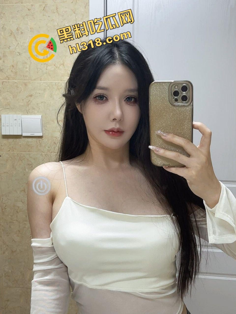 亲妹穿着情趣内衣在厨房切菜,我当场顶到湿透,忍不住无套干进去了,干到她腿软扶不住台面!-2