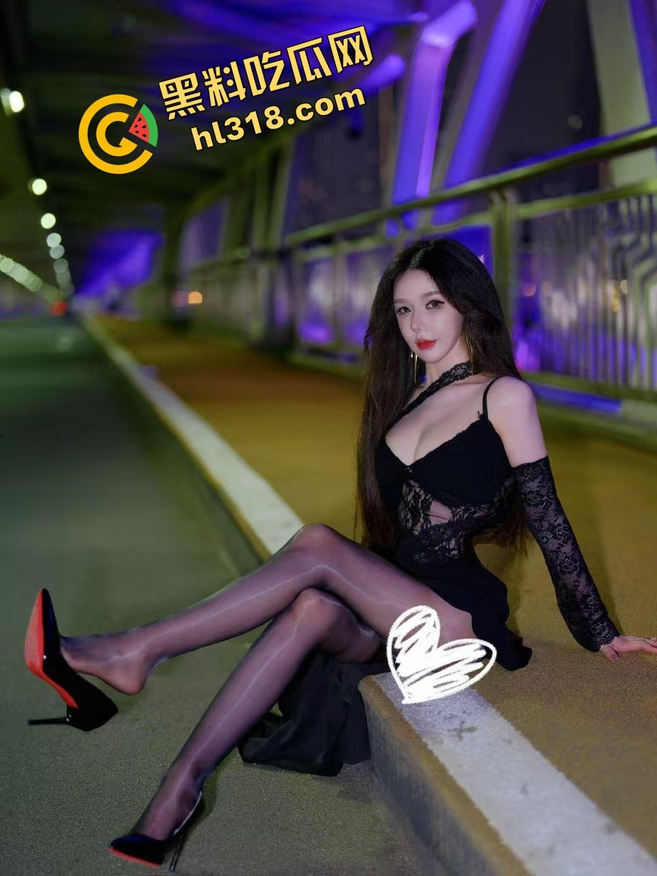 亲妹穿着情趣内衣在厨房切菜,我当场顶到湿透,忍不住无套干进去了,干到她腿软扶不住台面!-4