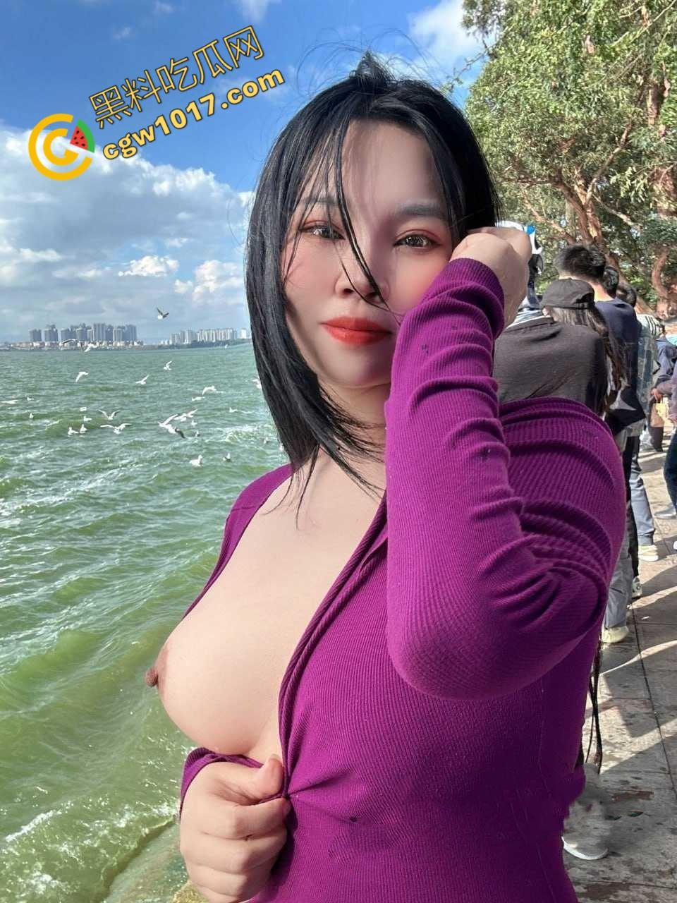 湖南爆乳美人户外大胆露奶,火辣身材勾魂摄魄,绿帽老公疯狂拍下春光无限,骚穴淫声连连,男人看了一定哈喇子狂流!-3