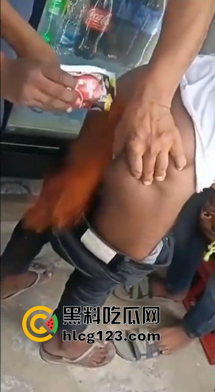 这才是捉奸惩罚的最高境界!吸管塞辣椒惩罚,阿三地球最抽象得国家名副其实!-2