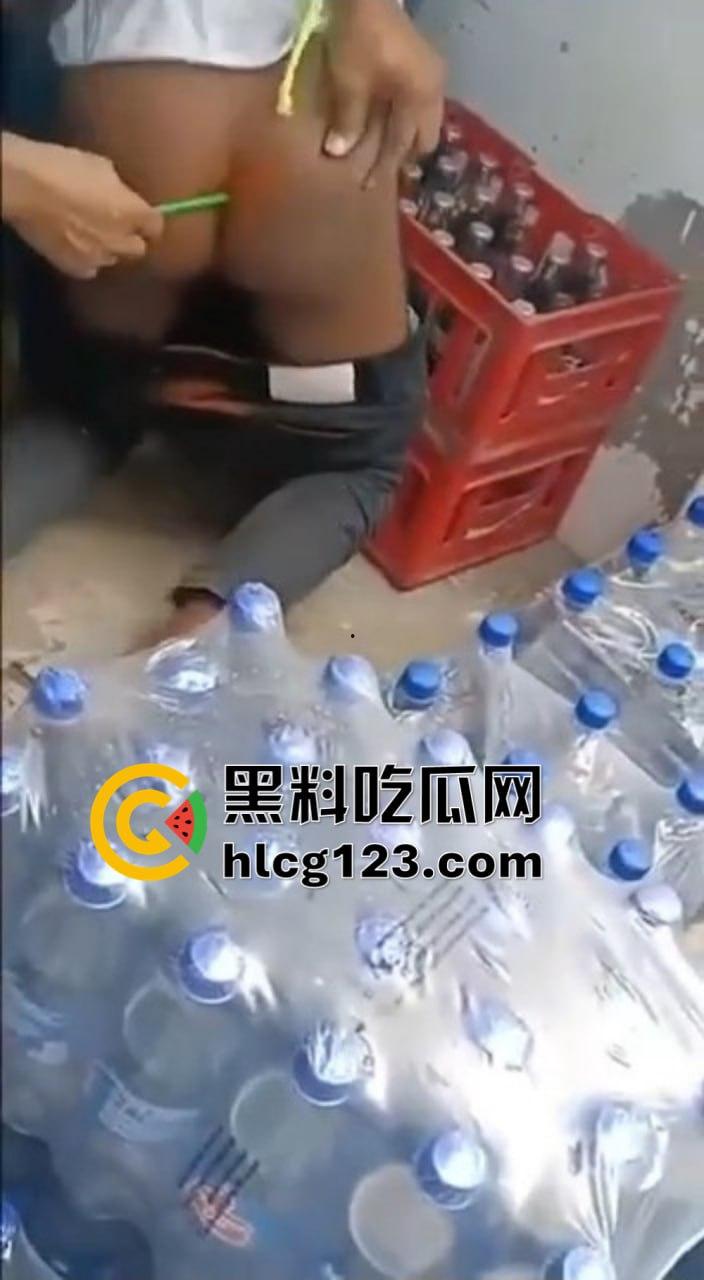 这才是捉奸惩罚的最高境界!吸管塞辣椒惩罚,阿三地球最抽象得国家名副其实!-5