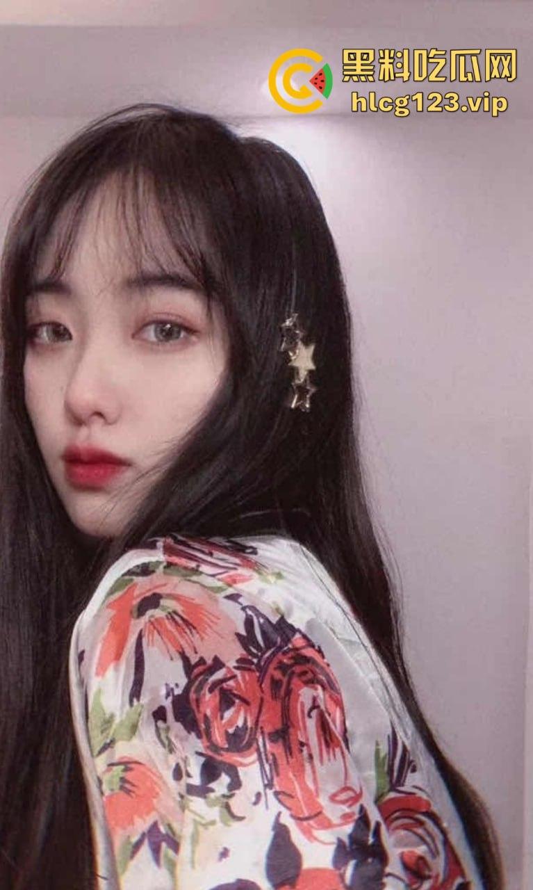 盐城师范大学校花高晓海露脸泄密!斯文眼镜男征服女神,镜前口交激情全记录!-1