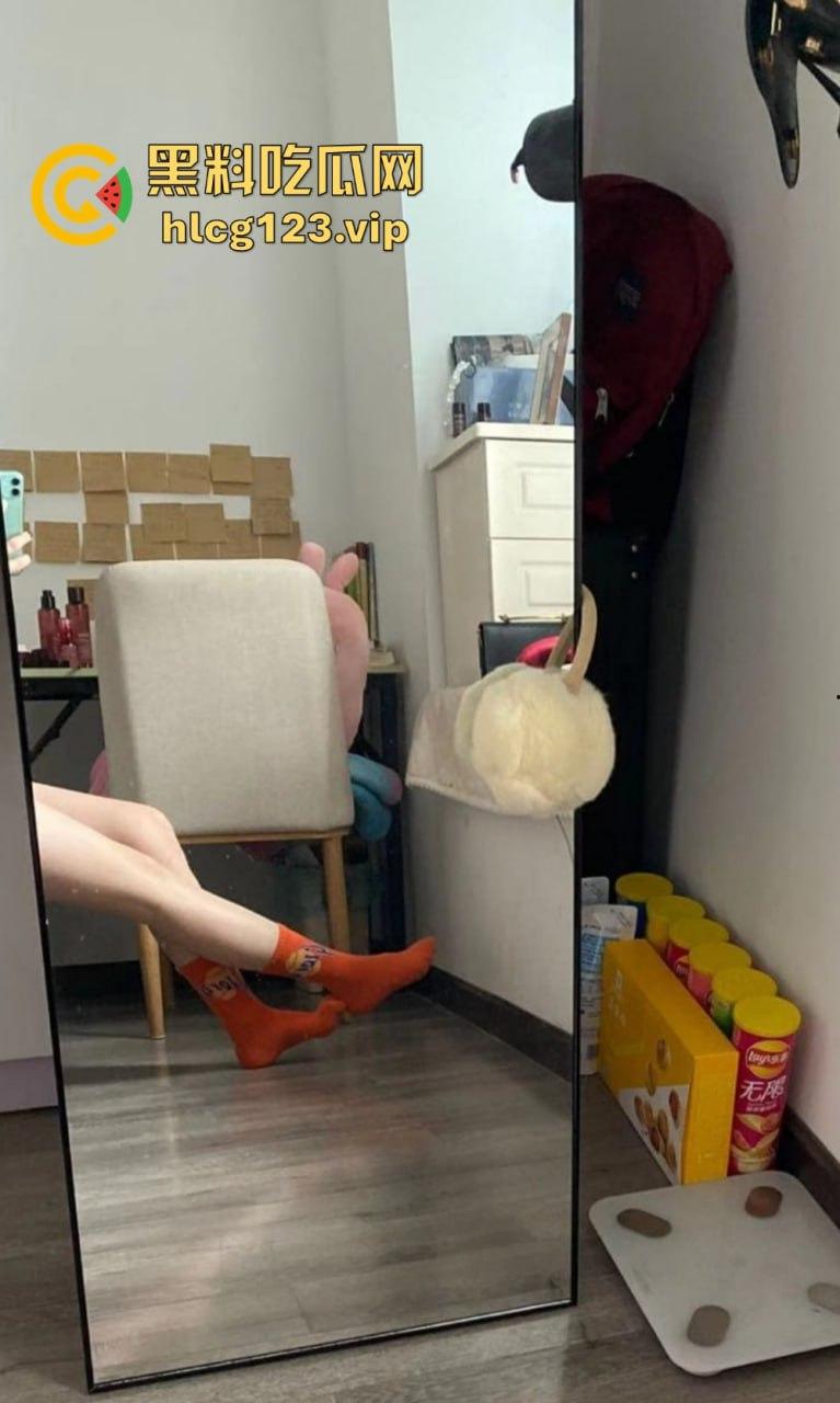 盐城师范大学校花高晓海露脸泄密!斯文眼镜男征服女神,镜前口交激情全记录!-3