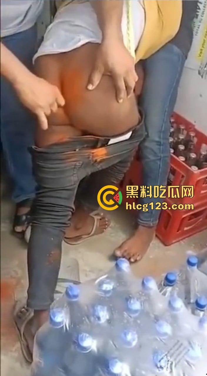 这才是捉奸惩罚的最高境界!吸管塞辣椒惩罚,阿三地球最抽象得国家名副其实!-9