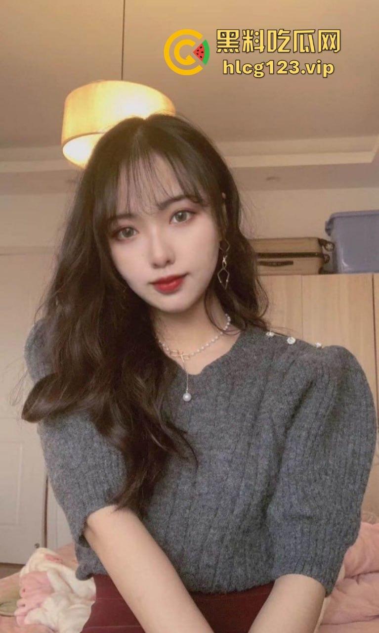 盐城师范大学校花高晓海露脸泄密!斯文眼镜男征服女神,镜前口交激情全记录!-5