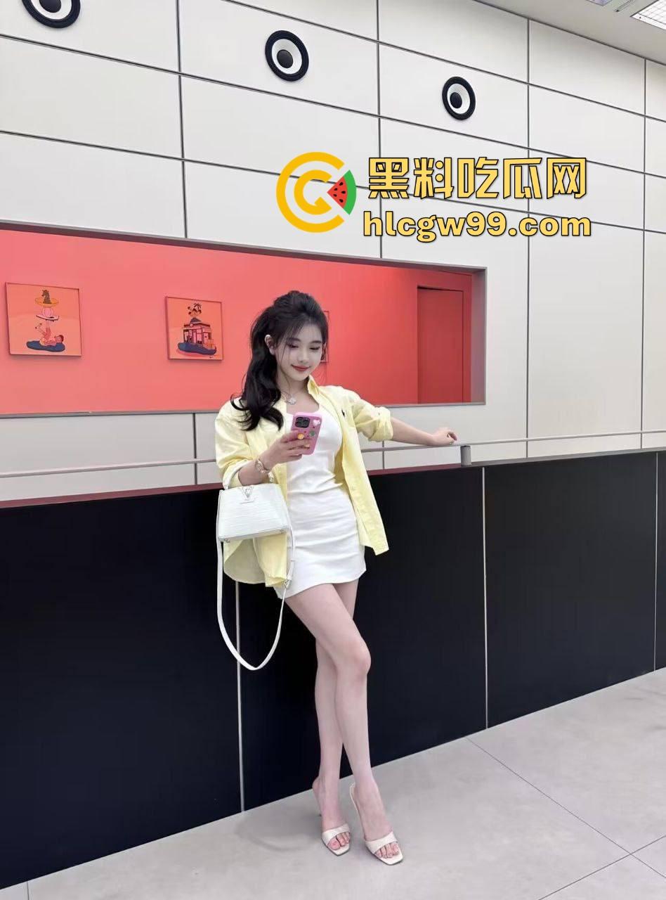 元宵节跑去跟嫂子做爱时 嫂子让我给兄弟打电话,让兄弟听嫂子的淫叫声,Ntr 兄弟还让我温柔点别打桩!-1