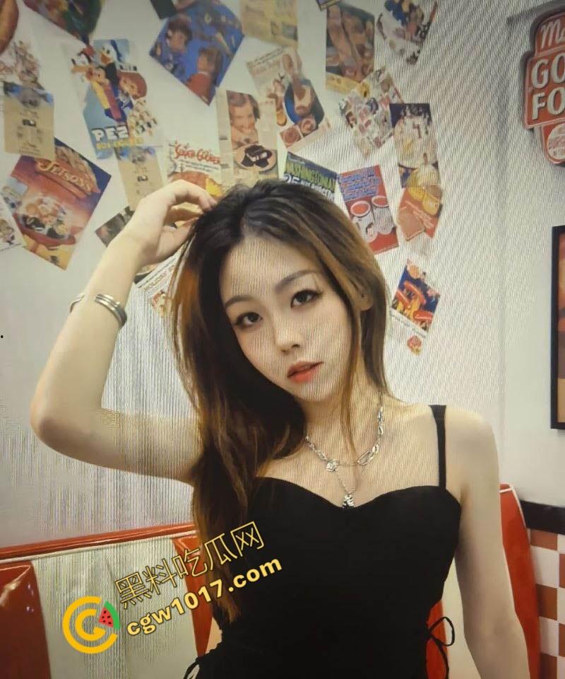 上海应用技术大学爆炸性丑闻!【王肖莉】包养艳照惊天曝光,多姿势性爱,骑乘扭腰压榨,尖叫不断!-3