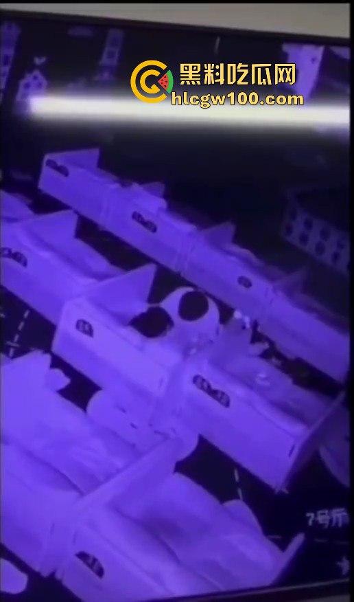 呼合浩特电影院儿童场做爱事件曝光,看着电影情不自禁亲自上演,瓜友们赶紧吃瓜。-7