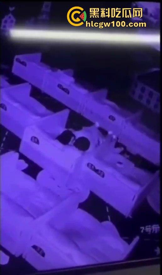 呼合浩特电影院儿童场做爱事件曝光,看着电影情不自禁亲自上演,瓜友们赶紧吃瓜。-8