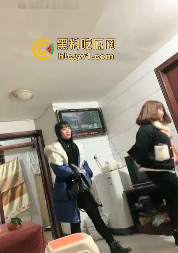 湖南瓜友曝光深夜偷拍淫窝遭老鸨追赶,逃命时撞进快餐妹窝,生死逃亡中还能遇骚妹,湖南深夜真不简单!-7