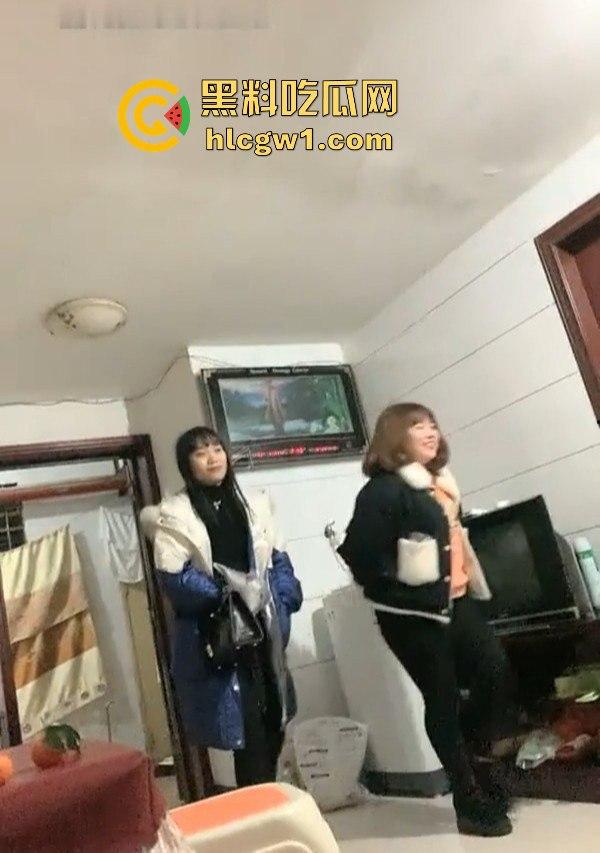 湖南瓜友曝光深夜偷拍淫窝遭老鸨追赶,逃命时撞进快餐妹窝,生死逃亡中还能遇骚妹,湖南深夜真不简单!-8