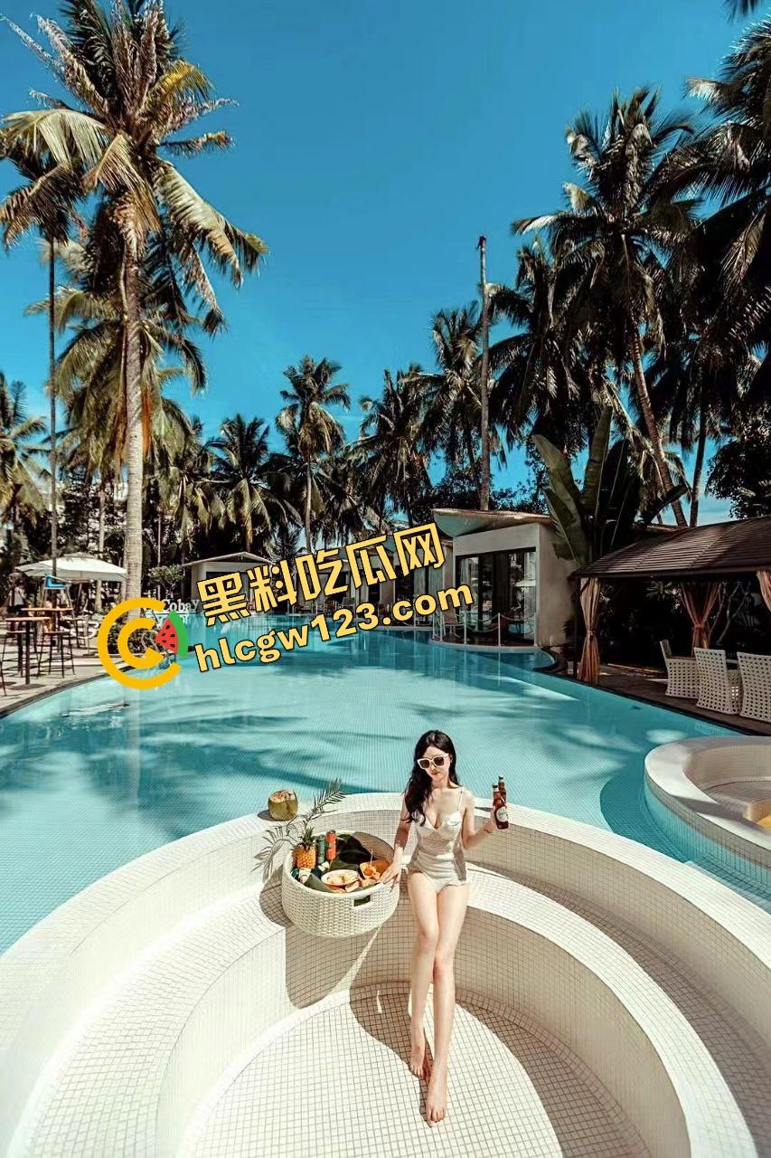 公交车上骚逼暴露狂掀衣亮美乳,奶子挺翘晃眼半露,淫水滴地板,路人馋得想冲上去猛捏一把爽爆裤裆!-2