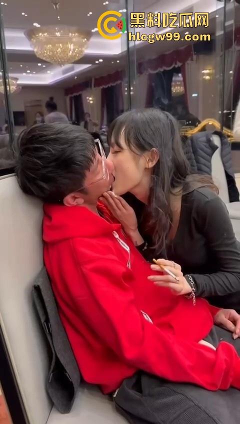 小编推荐！特斯拉车友会变淫趴，女车友们千里送逼，饭桌上就已耐不住主动互舔，海量不雅私拍流出，很有看点。-2