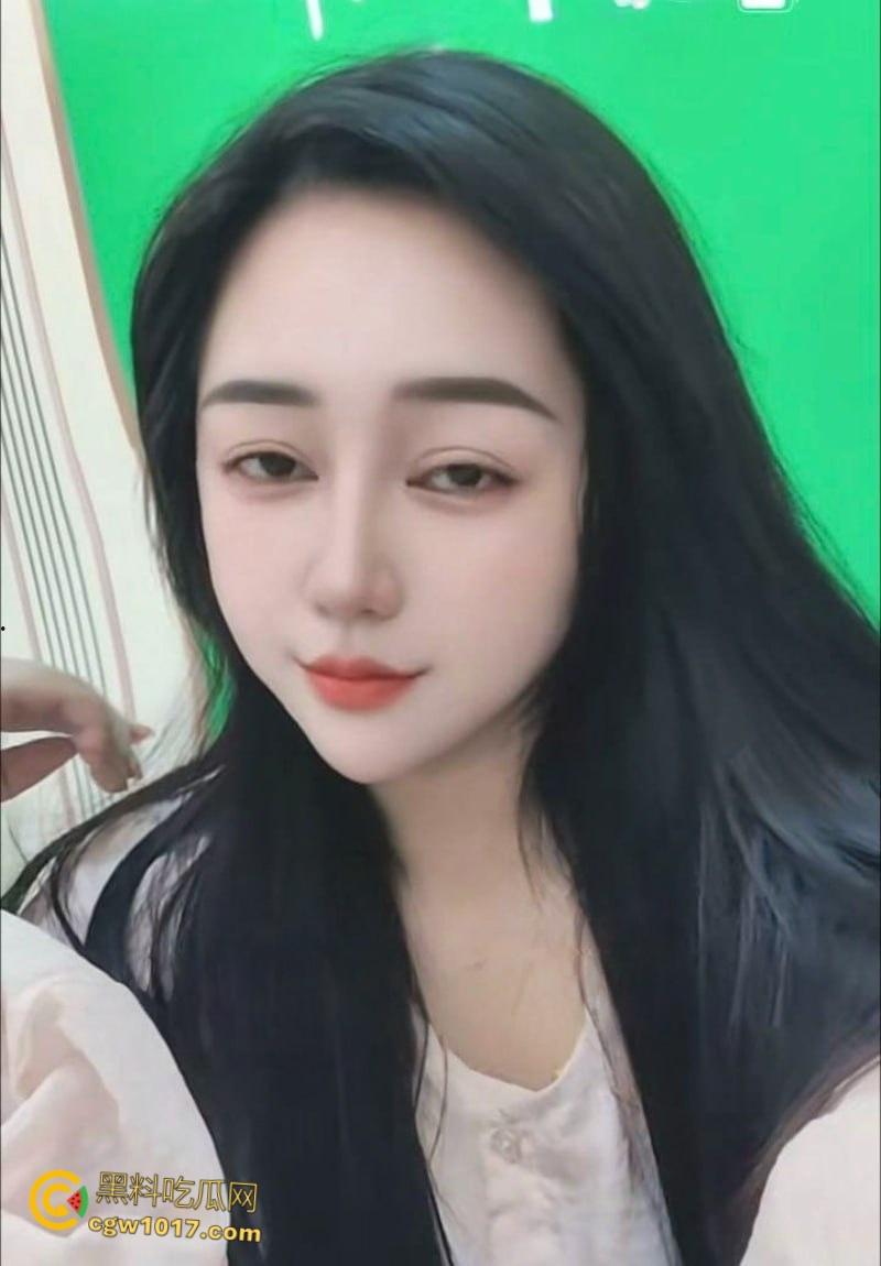 抖音气质少妇【洗脸吧老板娘】,付费定制大尺度自拍,透明内衣巨乳挑逗,自慰抠逼淫水直流,也是个欠操的骚逼 !-2