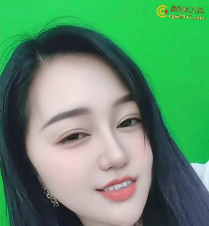 抖音气质少妇【洗脸吧老板娘】,付费定制大尺度自拍,透明内衣巨乳挑逗,自慰抠逼淫水直流,也是个欠操的骚逼 !-3