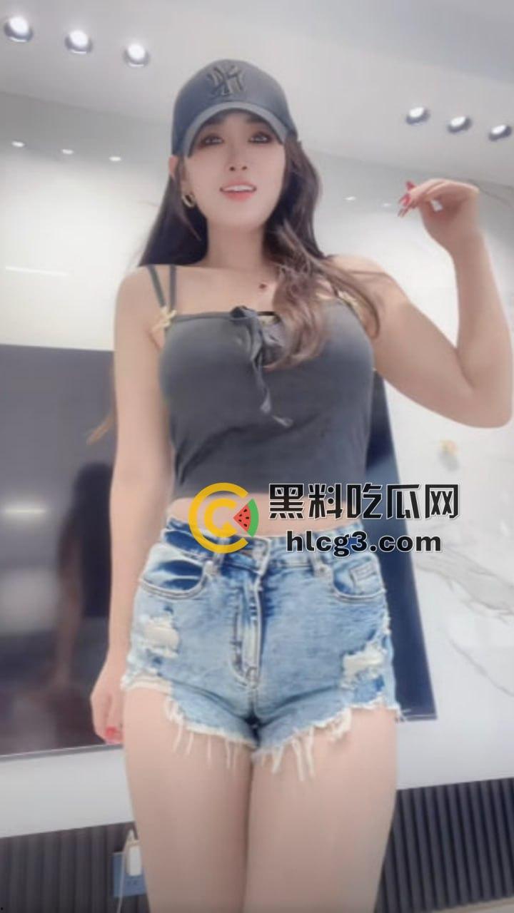 抖音极品美女网红『鱼鱼』万元裸聊定制视频震撼流出!高颜值御姐尺度大突破,脸穴同框疯狂自慰曝光!-6