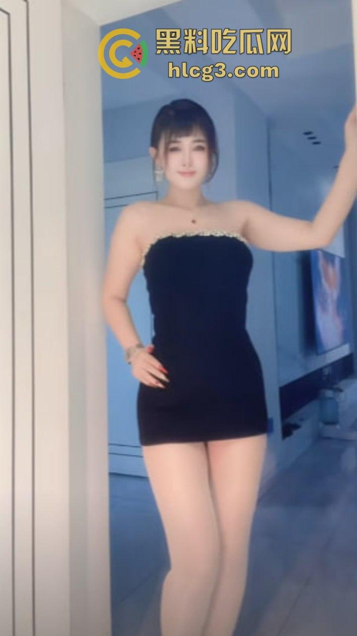 抖音极品美女网红『鱼鱼』万元裸聊定制视频震撼流出!高颜值御姐尺度大突破,脸穴同框疯狂自慰曝光!-12